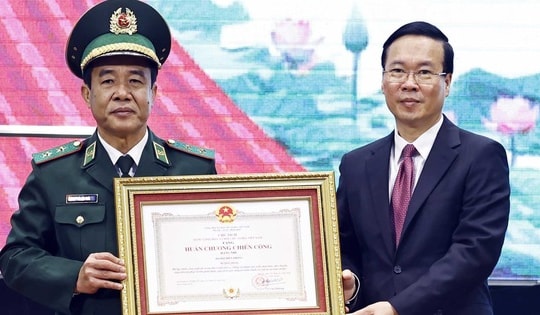 Chủ tịch nước trao Huân chương Chiến công hạng nhì cho Bộ đội biên phòng