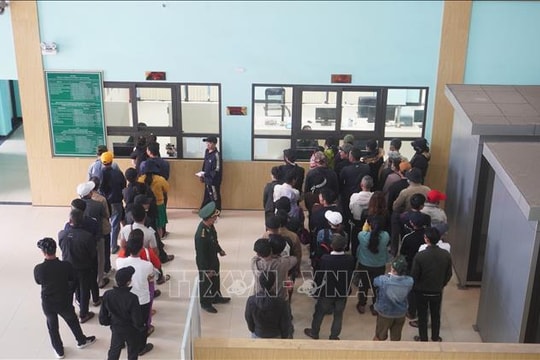 Tạo điều kiện thuận lợi cho người dân sang Lào làm việc