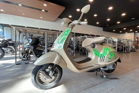 Vespa 946 bản Rồng đặc biệt đầu tiên về Việt Nam