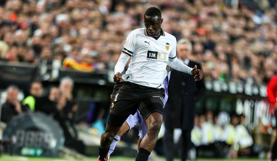 Hậu vệ Valencia chấn thương kinh hoàng trong trận gặp Real Madrid