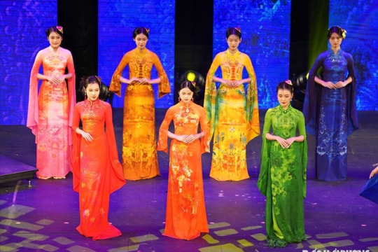 Phụ nữ Hải Dương trình diễn 4 bộ sưu tập áo dài quảng bá di sản quê hương