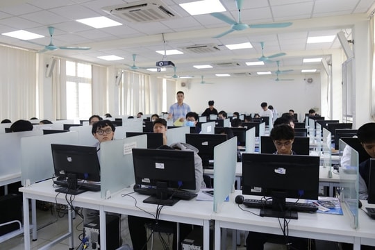 Hầu hết ca thi đánh giá năng lực của Đại học Quốc gia Hà Nội hết chỗ