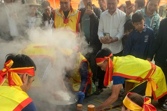 Xã Ngũ Phúc chấn chỉnh thu tiền trông xe sai quy định tại lễ hội chùa Muống
