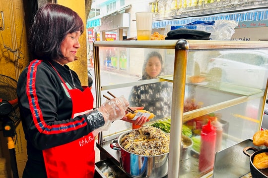 Độc đáo bánh mì miến ở TP Hải Dương