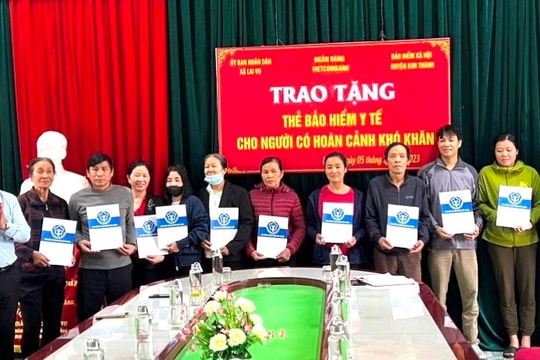 Có nên yêu cầu doanh nghiệp đóng bảo hiểm y tế cho thân nhân người lao động?