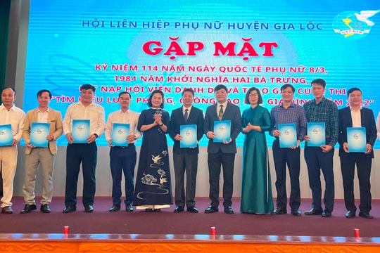Bí thư Huyện ủy Gia Lộc là hội viên danh dự Hội Phụ nữ huyện