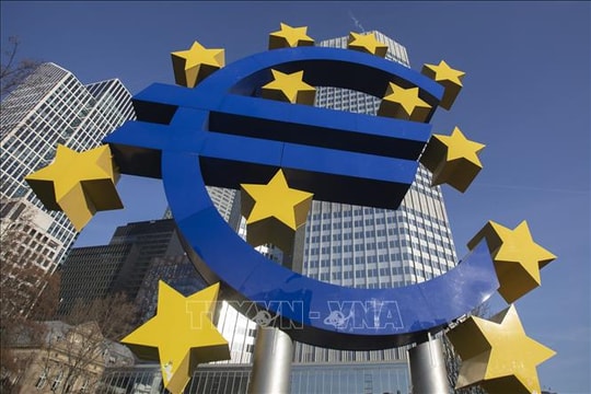 ECB giữ nguyên lãi suất ở mức cao kỷ lục