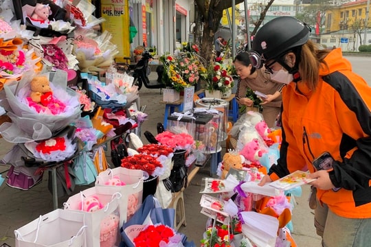 Hải Dương nhộn nhịp thị trường hoa tươi dịp 8/3