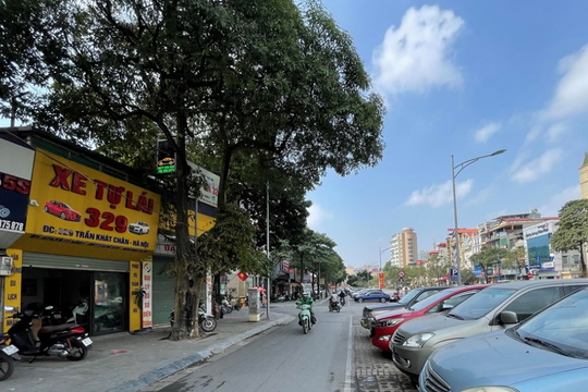 Bất chấp giá thuê tăng cao, dịch vụ cho thuê xe du xuân vẫn "cháy hàng"