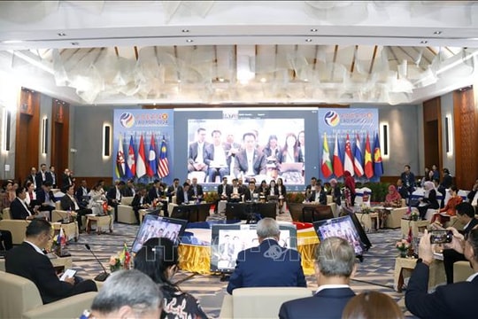ASEAN tăng cường hợp tác kinh tế, thúc đẩy kết nối và tự cường