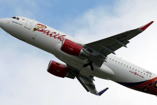 Indonesia điều tra vụ phi công ngủ quên 28 phút trong chuyến bay