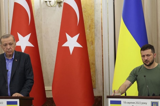 Tổng thống Ukraine thăm Thổ Nhĩ Kỳ