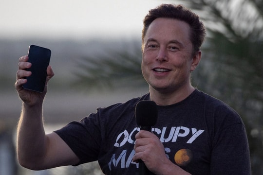 Elon Musk có thể sắp ra ứng dụng TV đối đầu YouTube