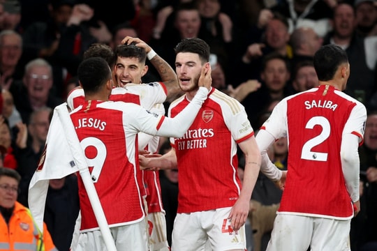 Arsenal "thoát hiểm'' phút chót ở giải Ngoại hạng Anh