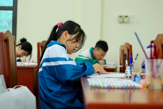 Học sinh Thanh Miện thi vẽ tranh về Phó Chủ tịch nước Nguyễn Lương Bằng