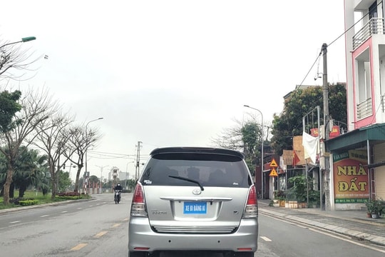 Ô tô gắn biển “đang đi đăng ký” không được lưu thông trên đường