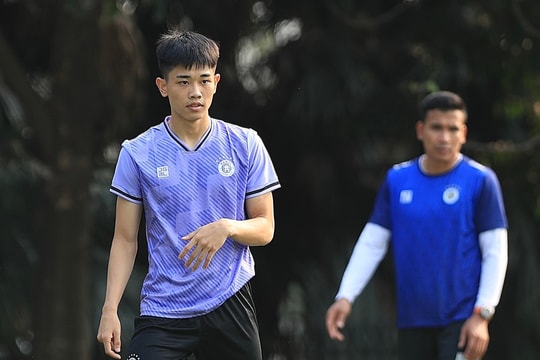 Vì sao Hà Nội FC bể kèo với Nguyễn Đình Bắc?