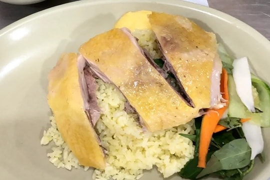 Bữa ăn nghi gây ngộ độc cho hàng chục người ở Nha Trang