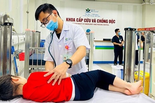 Ăn nhầm thuốc giảm cân của chị, bé gái 3 tuổi ngộ độc