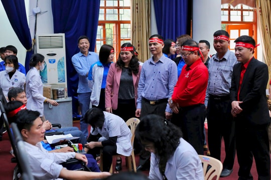 Chương trình “Chủ nhật đỏ" tổ chức tại Tứ Kỳ thu hút hơn 700 người tham gia hiến máu