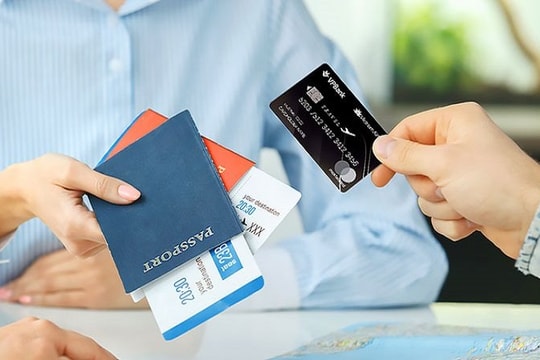 "Bẫy nợ" thẻ tín dụng