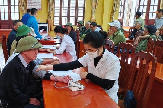 120 cựu thanh niên xung phong, người khó khăn ở xã Yết Kiêu được khám, cấp thuốc miễn phí