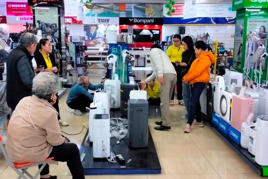 Cuối mùa nồm ẩm, thiết bị sấy, hút ẩm vẫn đắt hàng