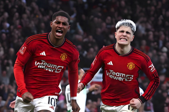 Man Utd thắng nghẹt thở Liverpool