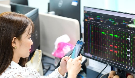 Chứng khoán giảm mạnh với thanh khoản "khủng" gần 2 tỷ USD, điều gì xảy ra?