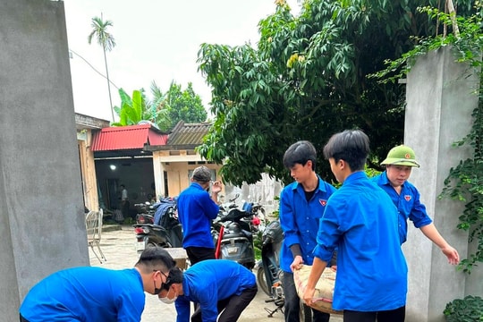 Tuổi trẻ Thanh Hà làm đường giúp gia đình thanh niên đang thực hiện nghĩa vụ quân sự