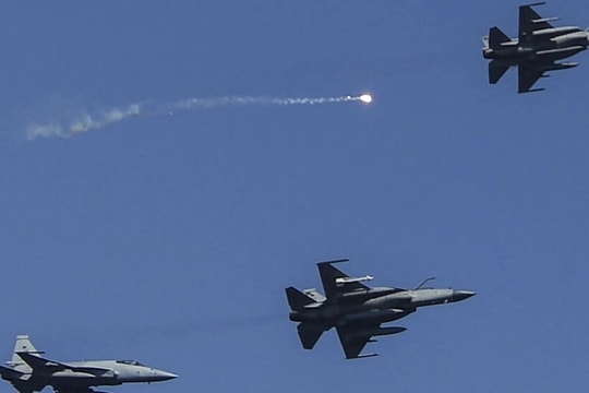 Pakistan tiến hành 2 cuộc không kích vào lãnh thổ Afghanistan