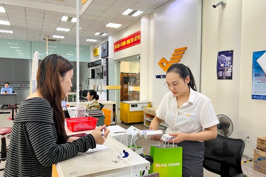 Dụ quét mã QR trên phiếu trúng thưởng để lừa đảo