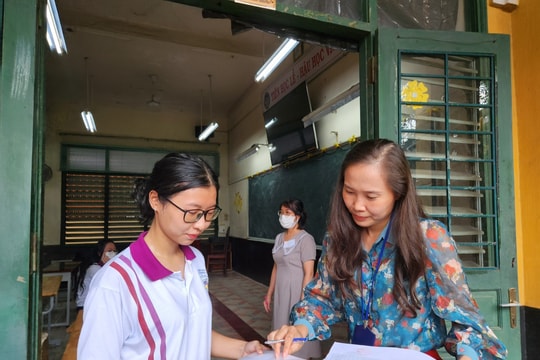 Nở rộ kỳ thi riêng vào đại học, áp lực và tốn kém cho thí sinh?