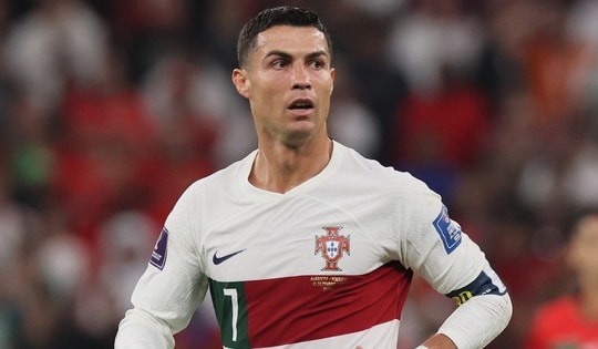 Ronaldo bị loại khỏi đội Bồ Đào Nha trong trận đấu với Thụy Điển