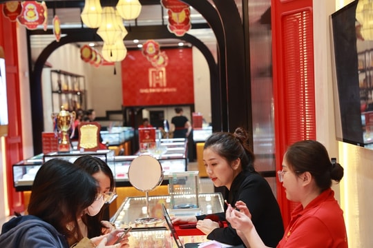 Thủ tướng tiếp tục yêu cầu tăng cường các biện pháp quản lý thị trường vàng