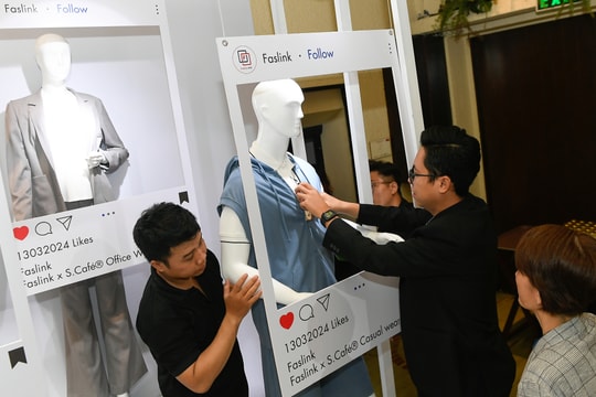 Quần áo may bằng vải bã cà phê hút khách