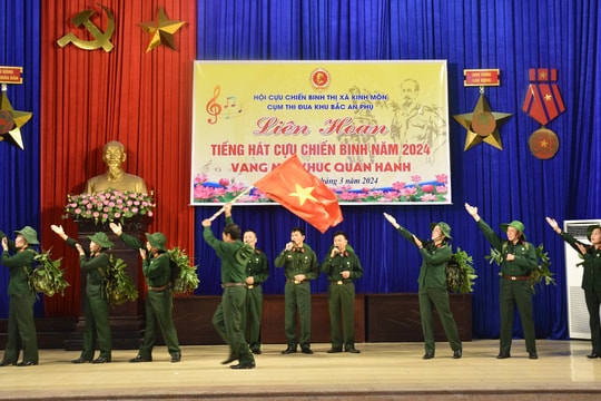 Đơn vị đầu tiên của thị xã Kinh Môn tổ chức giao lưu “Vang mãi khúc quân hành”