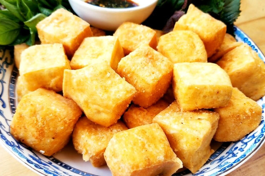 Mẹo rán đậu hũ giòn rụm, thơm ngon