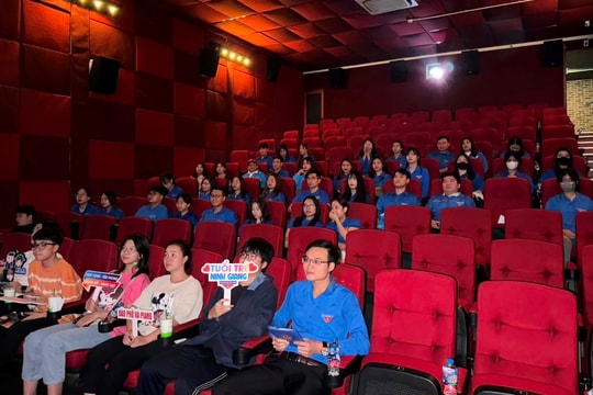 Huyện đoàn Ninh Giang tổ chức cho đoàn viên xem phim “Đào, phở và piano" miễn phí