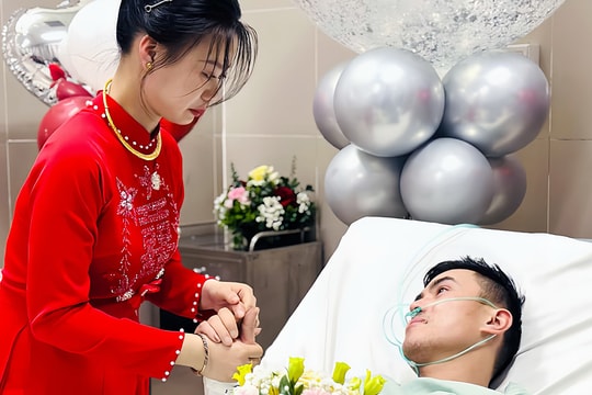 Đám cưới trong phòng cấp cứu