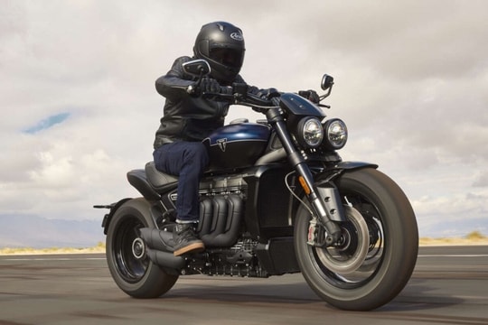 Khám phá mô tô "khủng" Triumph Rocket 3 Storm R và GT bản nâng cấp