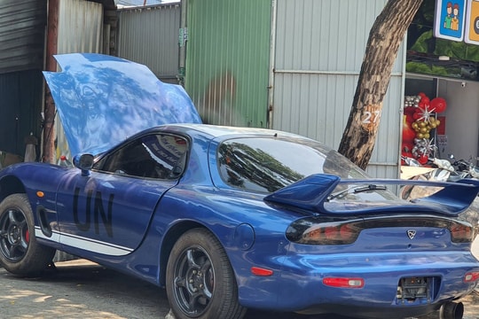 Ông Đặng Lê Nguyên Vũ mua xe thể thao Mazda RX-7 hơn 30 năm tuổi