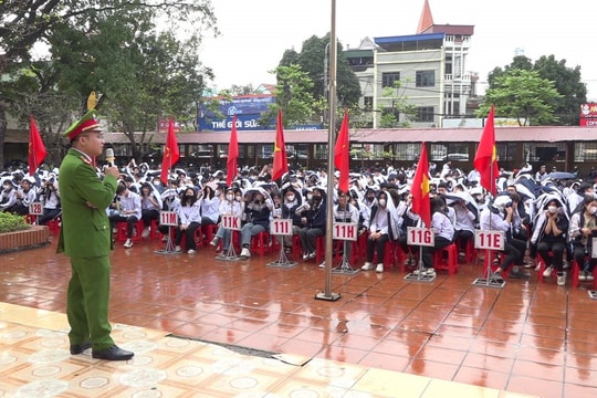 Gần 2.000 học sinh Kinh Môn được truyền thông kỹ năng sử dụng internet và mạng xã hội lành mạnh