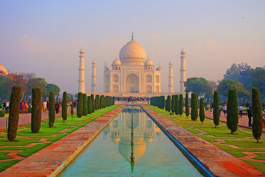 Taj Mahal trong khoảnh khắc bình minh
