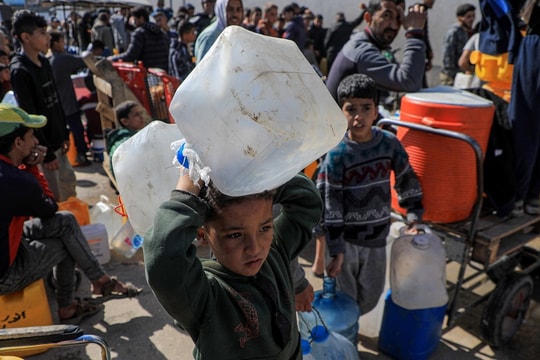 Xung đột Hamas-Israel đẩy giá hàng hóa thiết yếu tăng gấp 25 lần ở Gaza