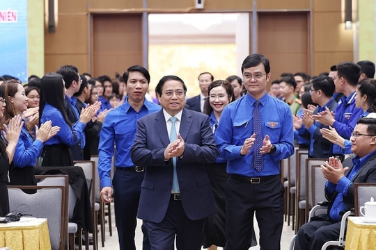 Thủ tướng Phạm Minh Chính gặp mặt và đối thoại với thanh niên về chuyển đổi số