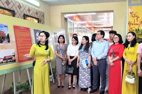 Sinh viên Trường Đại học Sao Đỏ tìm hiểu về cuộc đời, sự nghiệp của đồng chí Nguyễn Lương Bằng
