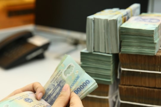 Một số ngân hàng rục rịch tăng lãi suất tiết kiệm trở lại