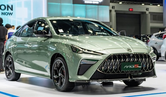 MG5 có bản cao cấp hầm hố hơn, thêm công nghệ an toàn, giá quy đổi từ hơn 420 triệu đồng