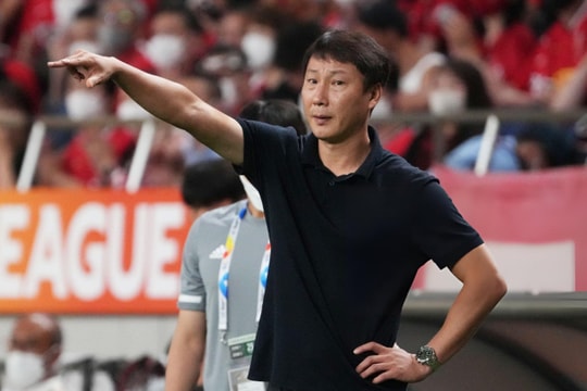 Rộ tin đồn ứng viên huấn luyện viên mới của tuyển Việt Nam: Kim Sang-sik là ai?